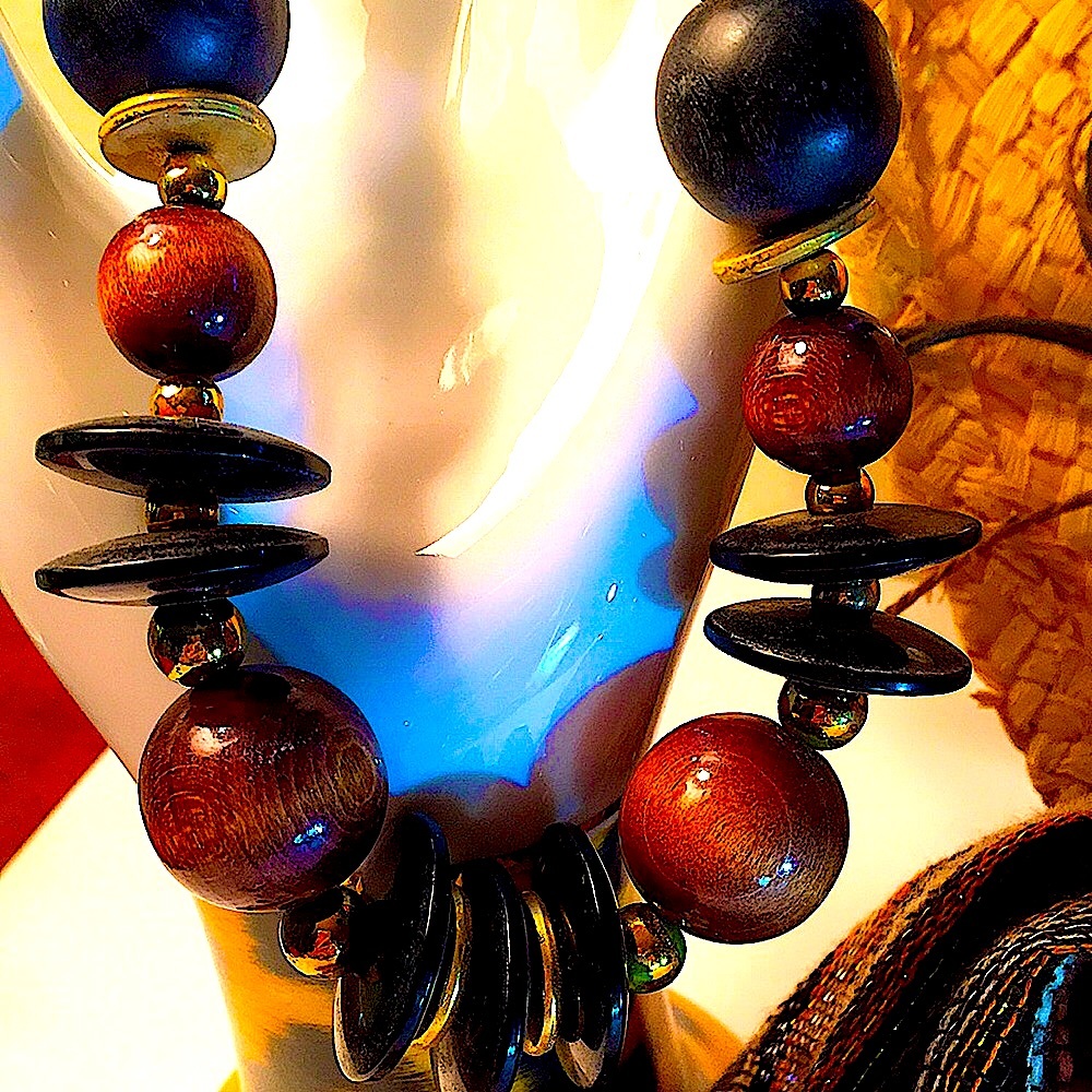 5/$25 COOL VINTAGE wood bead 70’s necklace
